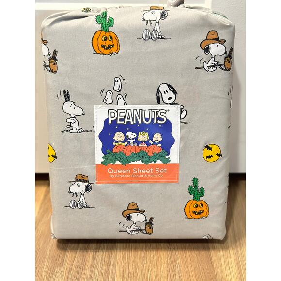 Snoopy Halloween Cowboy Cactus Queen Sheet Set- New! - Picture 1 of 2
